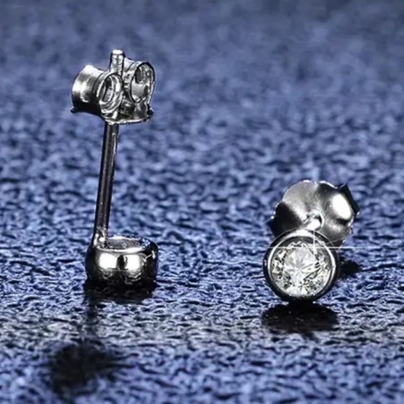 Certified .6ct t.w. Moissanite Bezel Silver Stud Earrings NEW - Picture 4 of 12